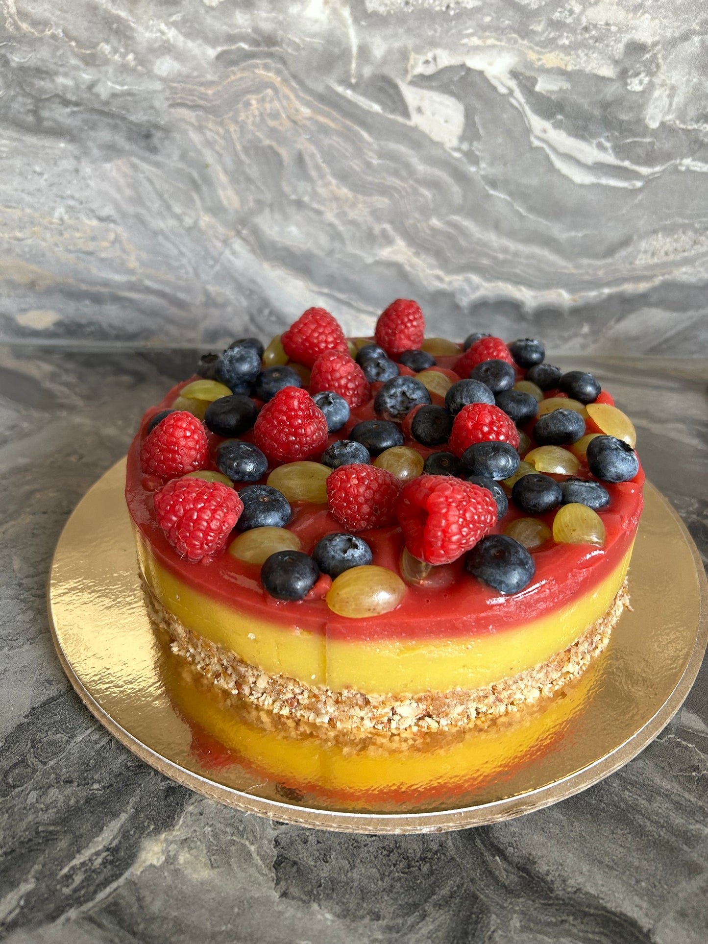 Vaisinis žaliavalgiškas tortas