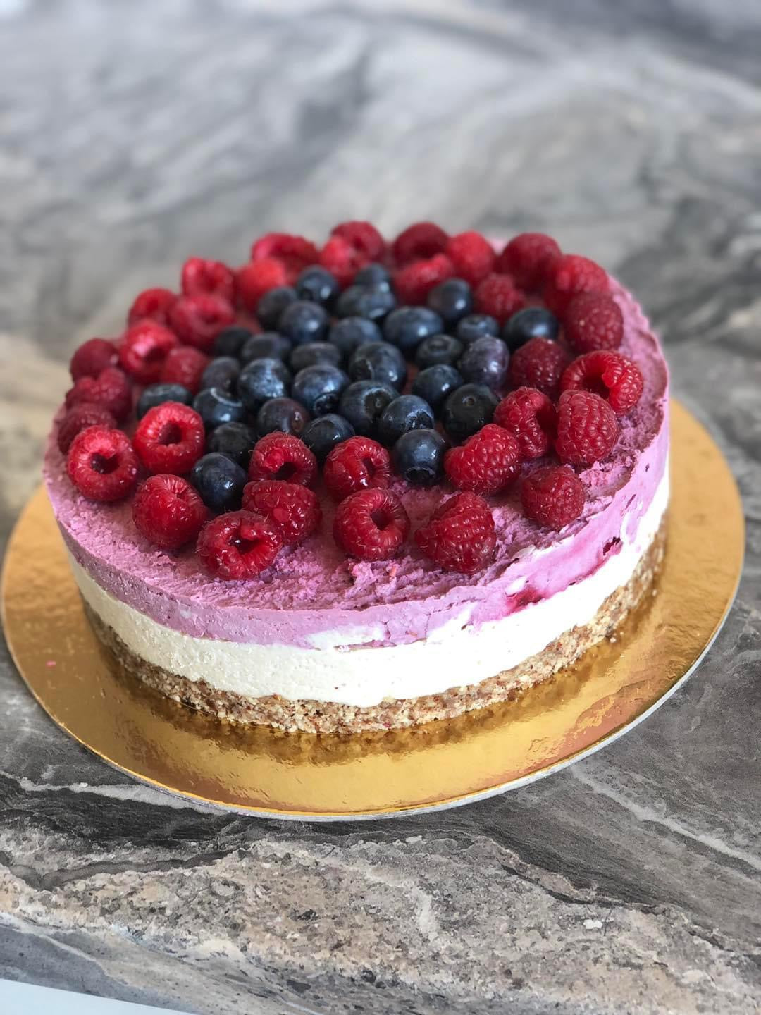 Aviečių ir anakardžių žaliavalgiškas tortas