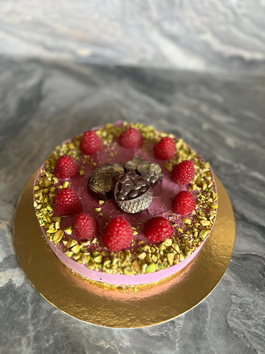 Pistacijų ir aviečių žaliavalgiškas tortas