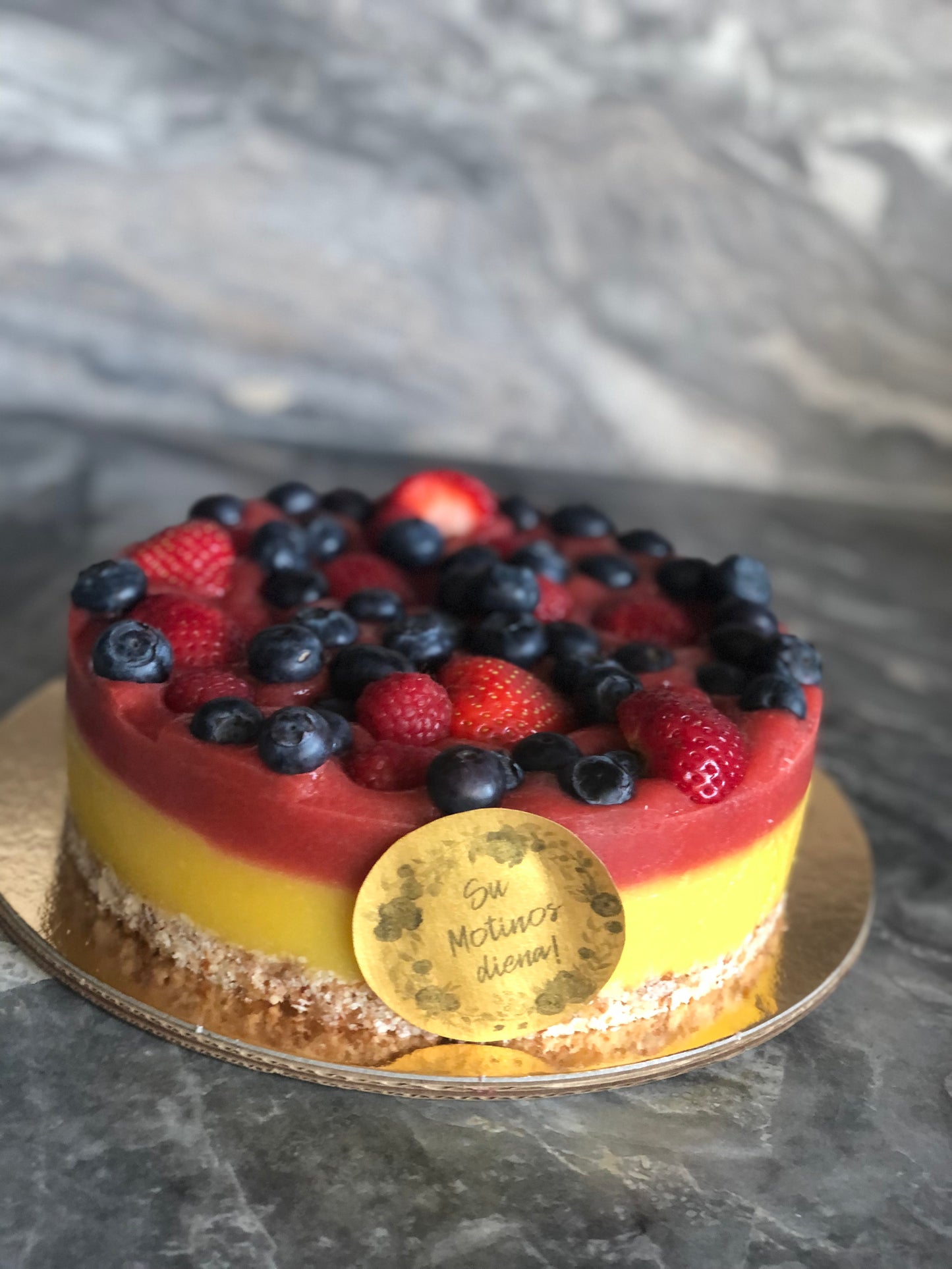 Vaisinis žaliavalgiškas tortas