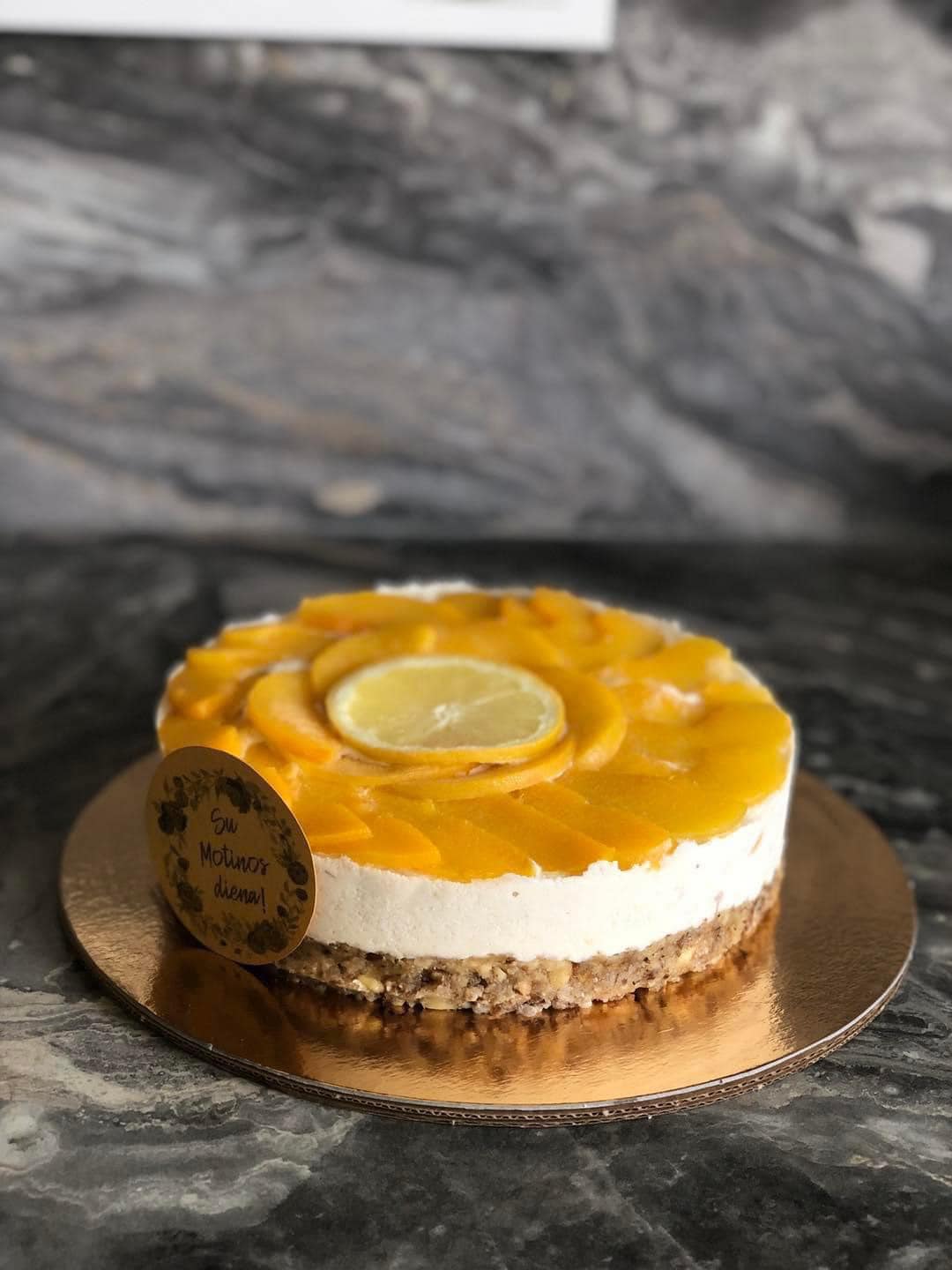 Persikų žaliavalgiškas tortas